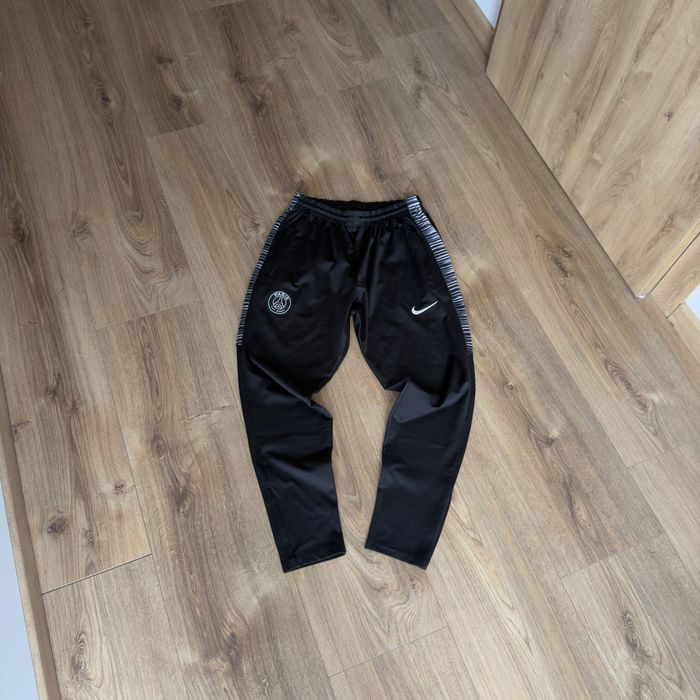 Чоловічі  штани Nike  ( розмір S-M)
