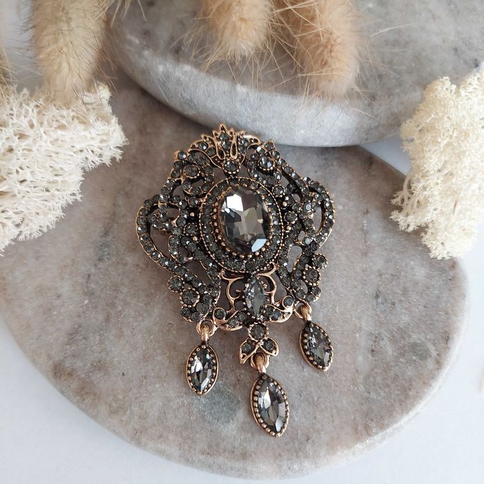 Broszka przypinka Vintage ażurowa.