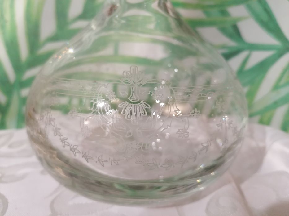 Ładna stara szklana szlifowana karafka polecam