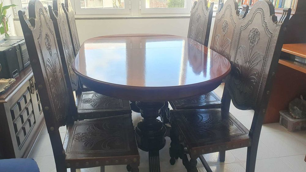 Mesa extensível madeira maciça + 6 cadeiras couro – Excelente estado