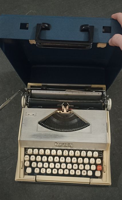 Máquina de escrever Oliva/Messa
