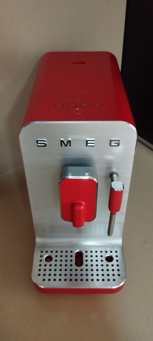 SMEG BCC02 vemelha