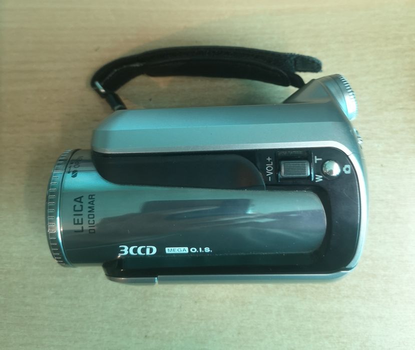 Видеокамера Panasonic SDR-H250 + Штатив