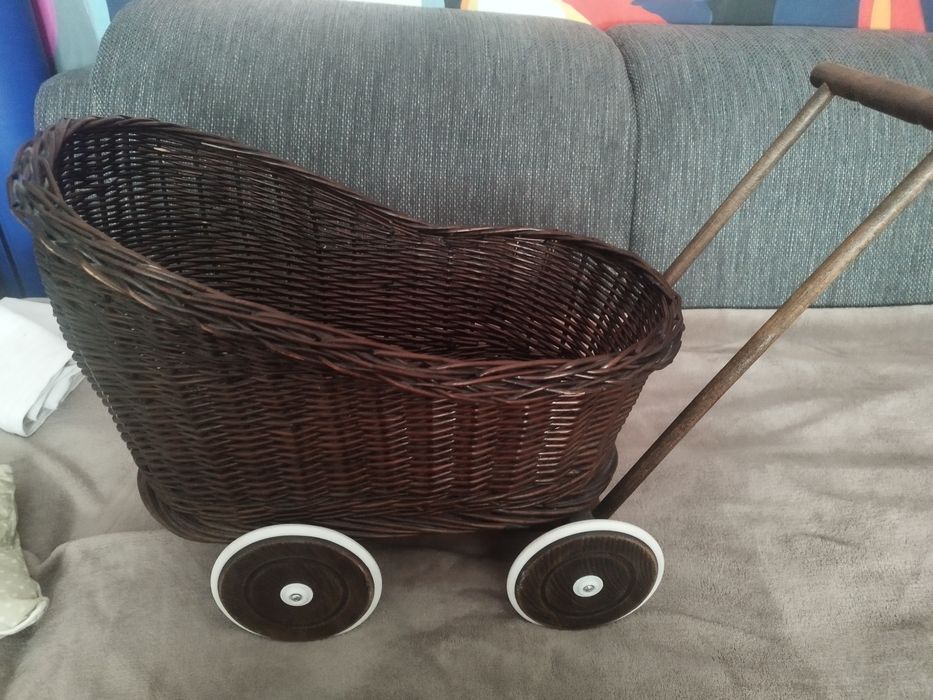 Wózek wiklinowy dla lalek