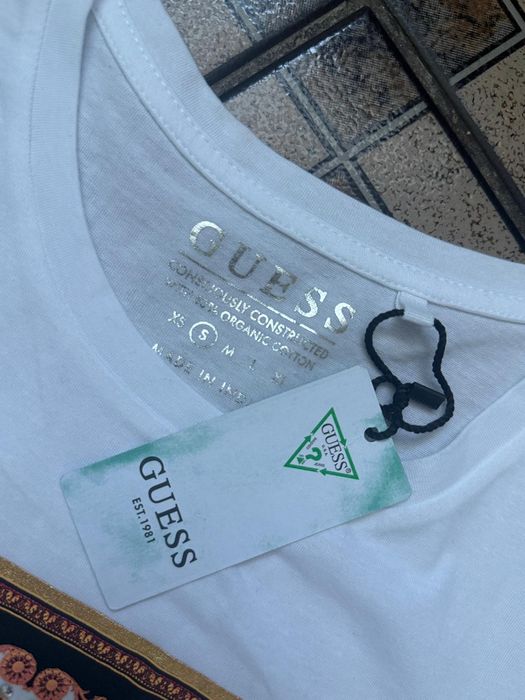 T-shirt, koszulka Guess