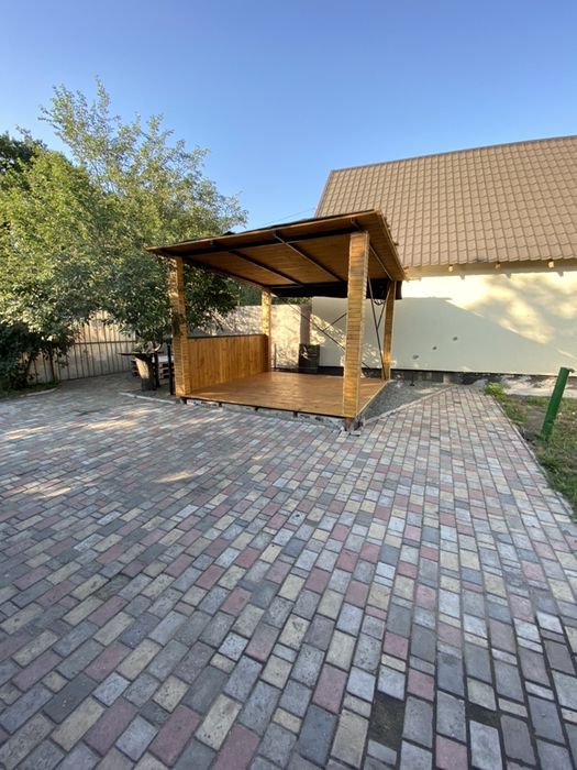 Оренда будинку подобово з лазнею та альтанкою