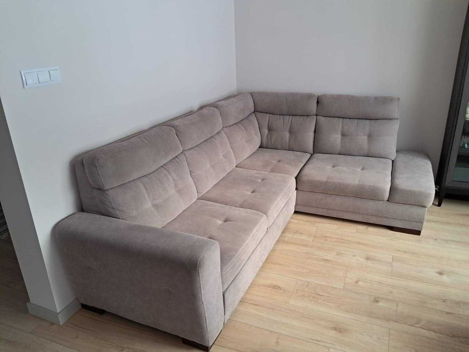 Narożnik Amos, Adel 3