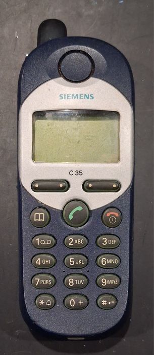 Diversos telemóveis sem carregador