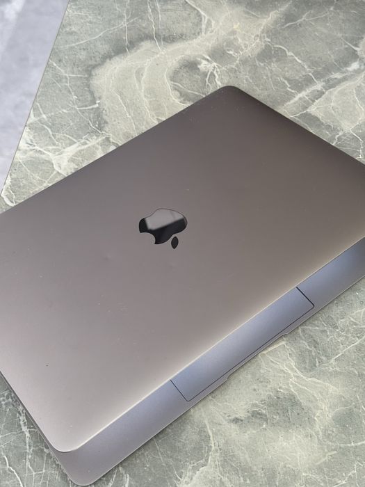 Продам MacBook air 2015