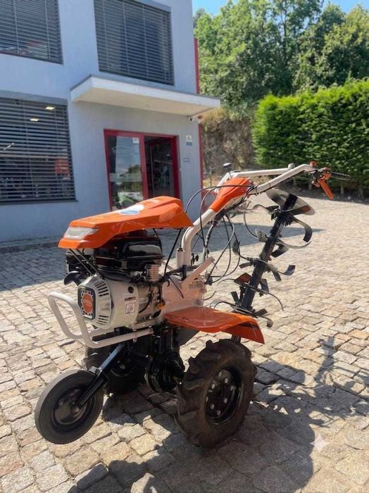 Motoenxada a gasolina STIHL MH 700 - Usada