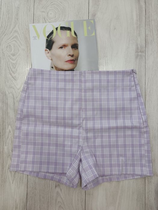 Piękne, eleganckie spodenki damskie w fioletowo-białą kratkę - roz. M