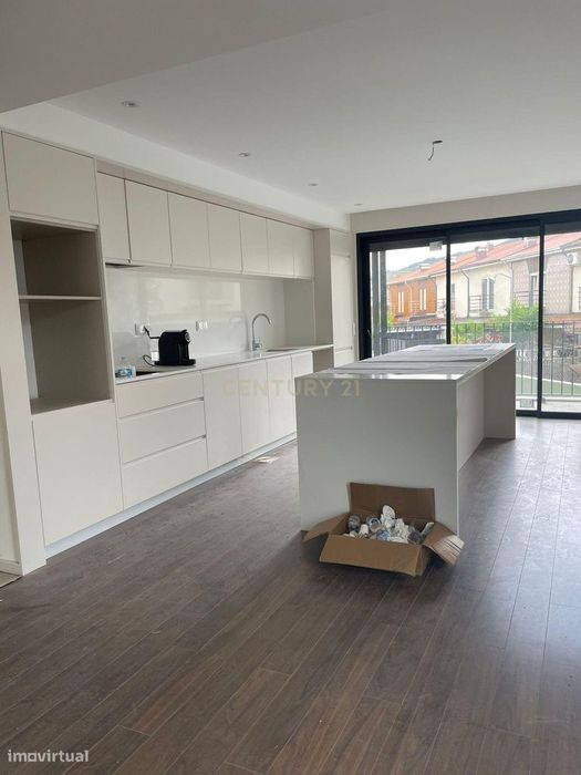 Luxuosa Moradia T4 com Jardim e Piscina - Valongo, Porto