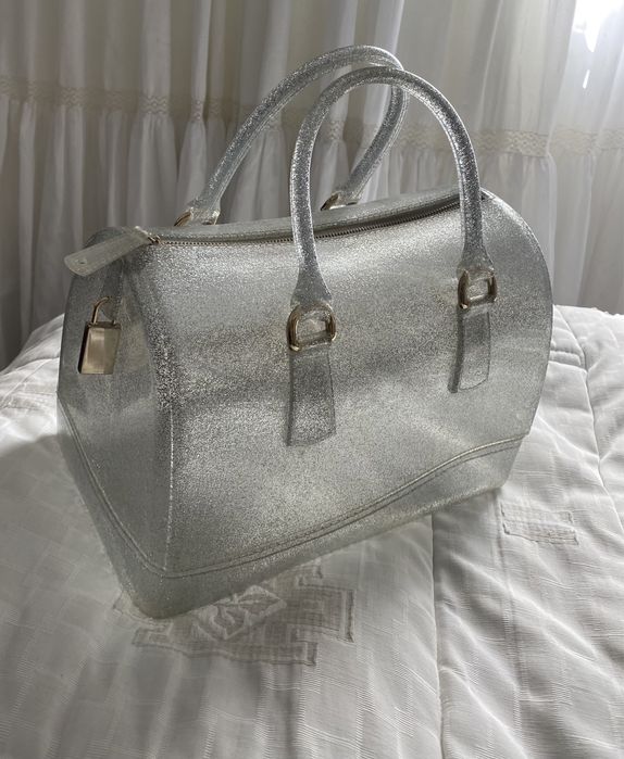 Mala branca tipo baú