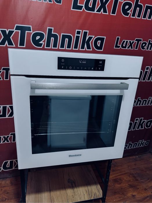 Духовий шкаф Blomberg , (біле скло )