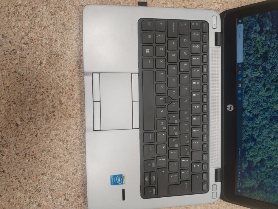 Komputer system Linux,  laptop 12,5"HP Elitebook 820