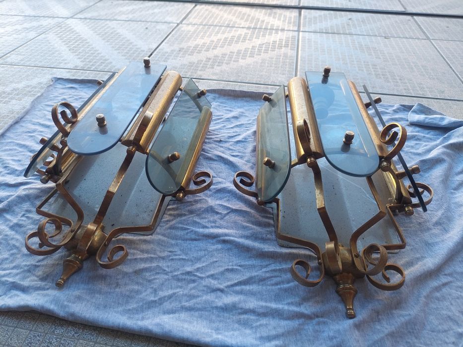 Dois Cadeiro de parede