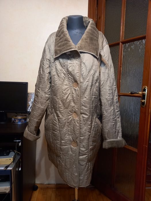 Жіноче напівпальто