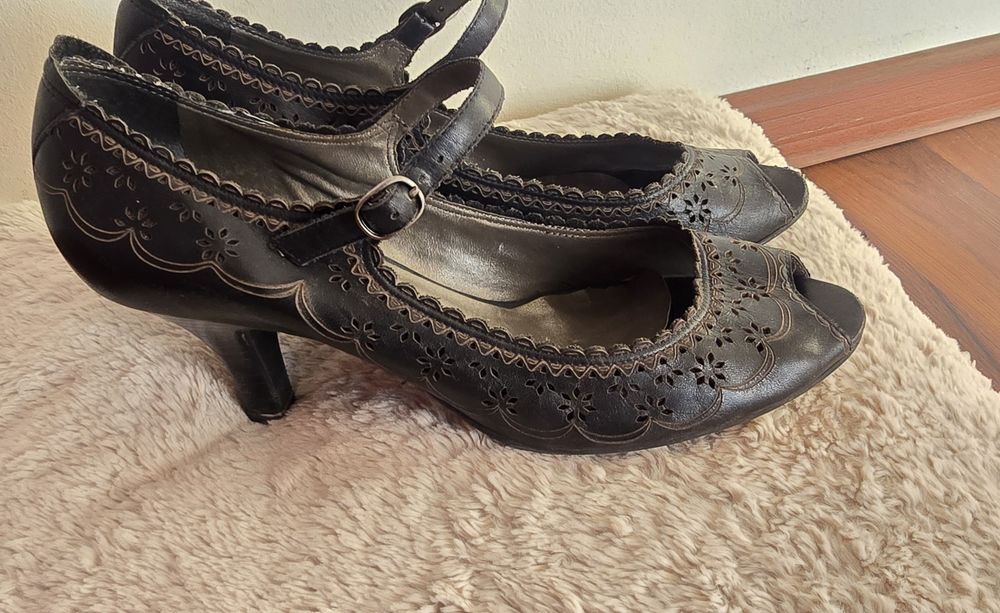 Buty na obcasie skóra naturalna 41