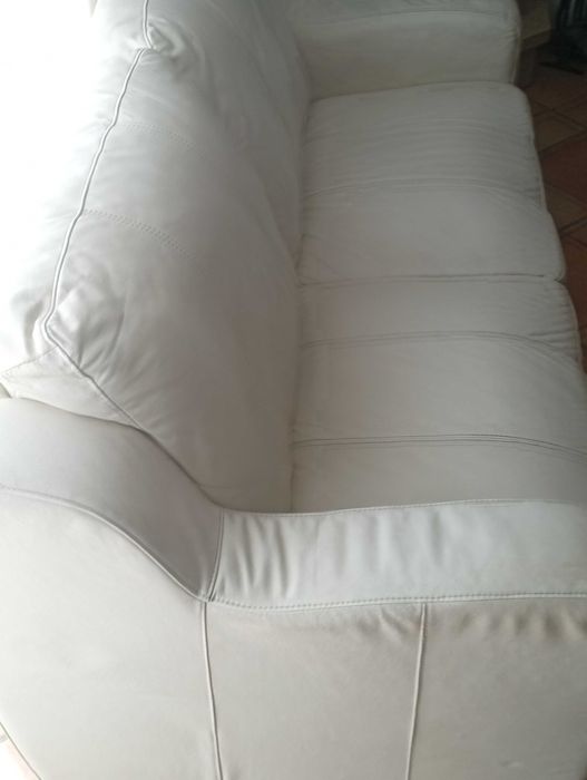 Sofa pele beje 4 lugares em bom estado