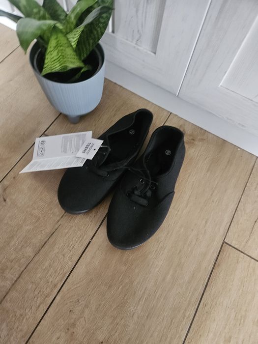 Czarne klasyczne trampki nowe z metka  37
