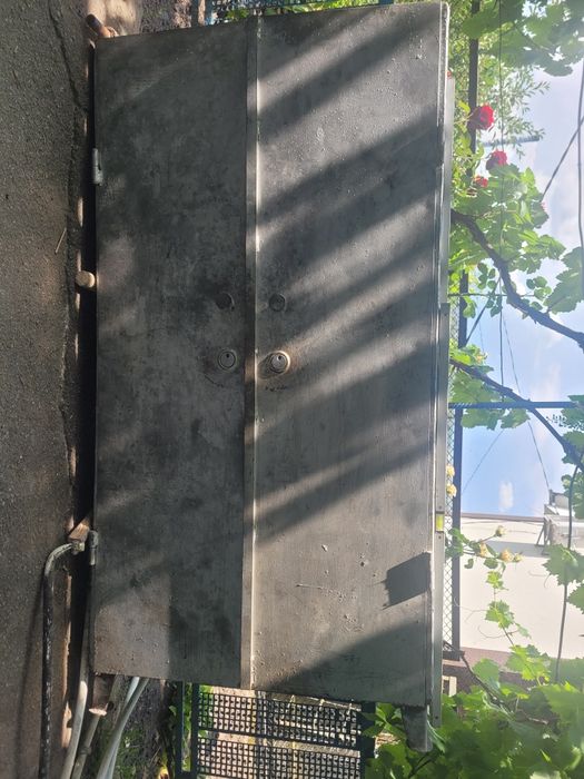 Сейф металевий великий 160х80х30см