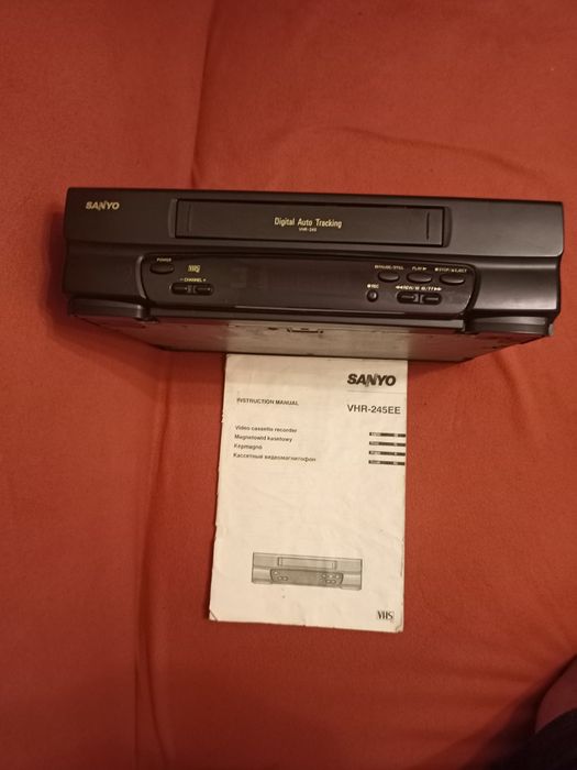 Magnetowid  SANYO VHR-245EE sprawny  Warto !!