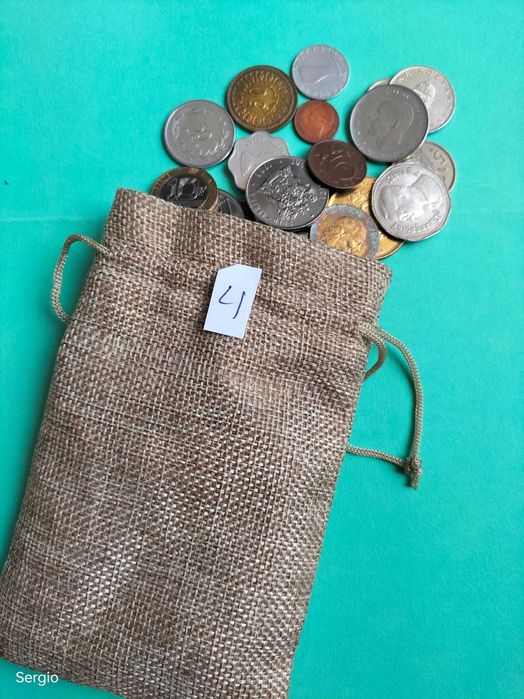 100 moedas diferentes de 40 países. Лот 26