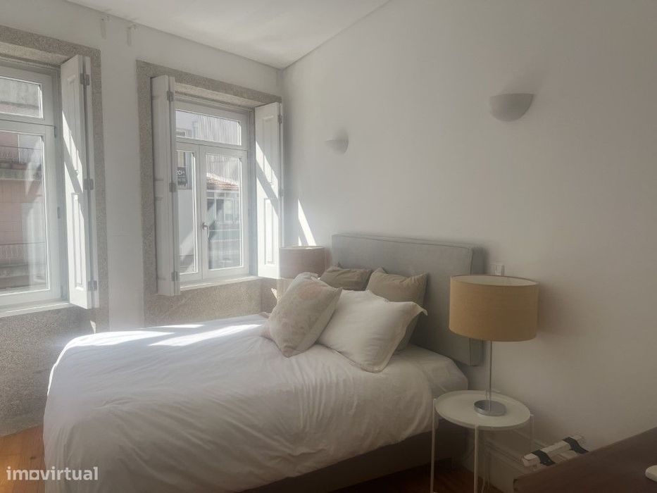 Apartamento T2, com jardim e garagem, no centro do Porto