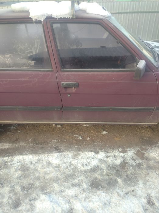 Продам Рено 9, 1.7 бензин на ходу 600 $