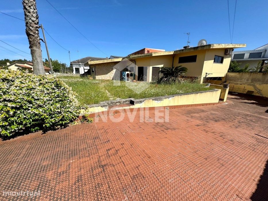 Moradia Isolada T3, implantada em parcela de terreno com 423m2 em z...