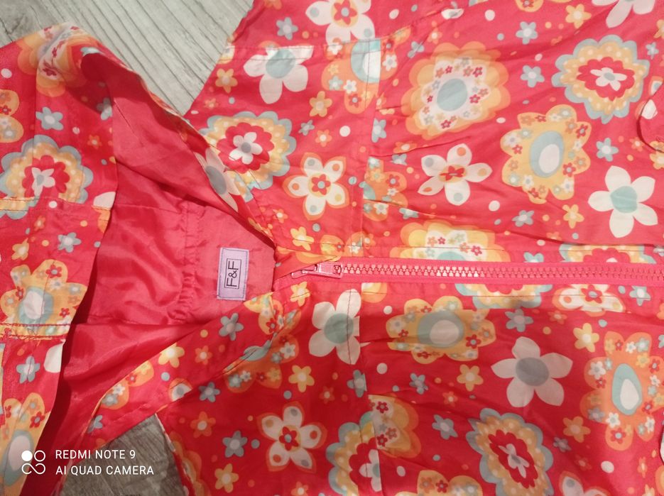 Вітровка на дівчинку