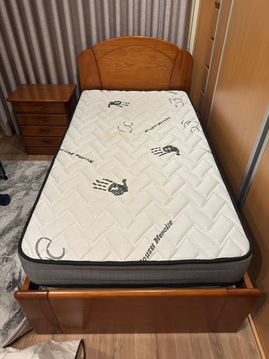 Cama solteiro em pinho maciço