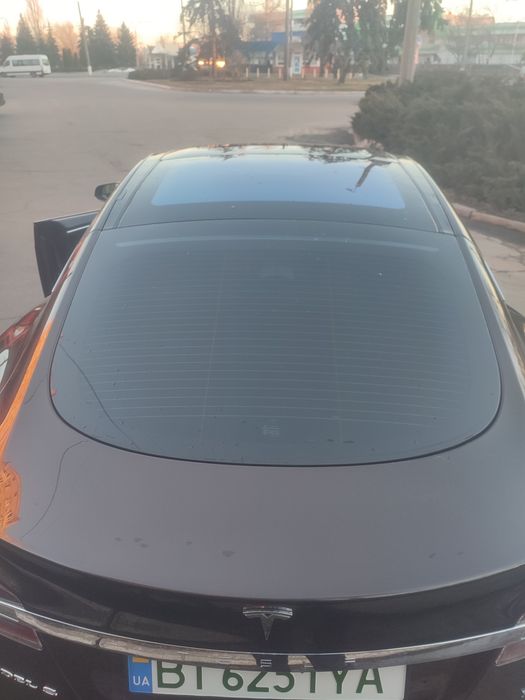 Tesla Model S 400к.с