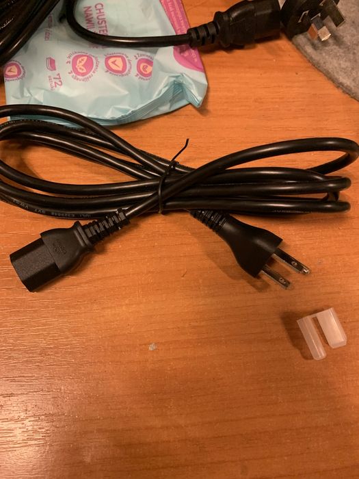 Kable zasilajace z wtyczkami Angielskimi 36 sztuk oraz inne mix