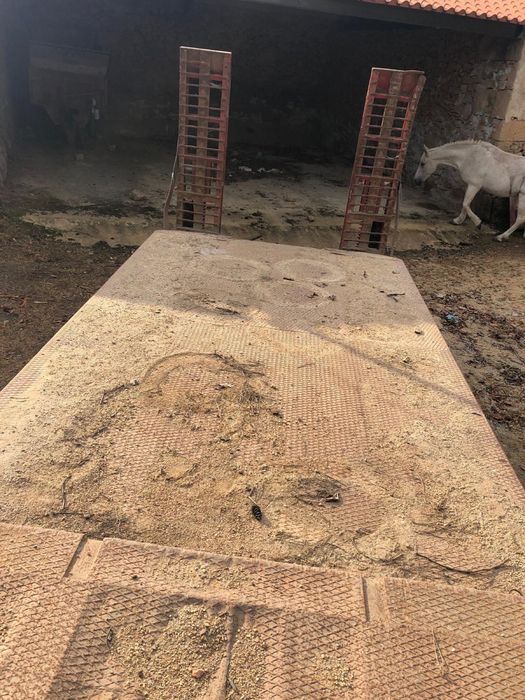 Porta Máquinas, marca Montenegro