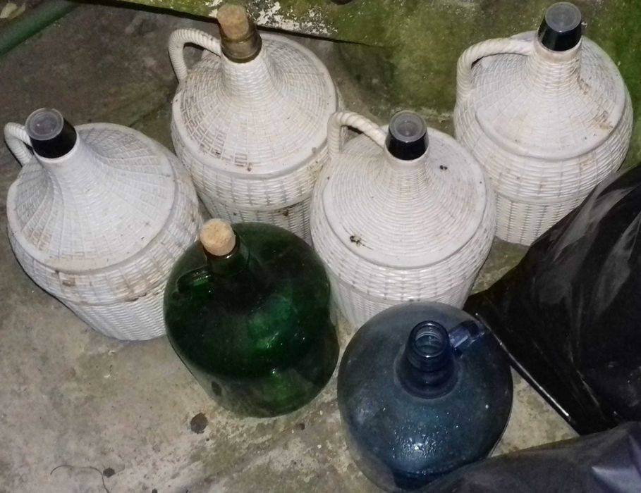 Garrafões de vidro
