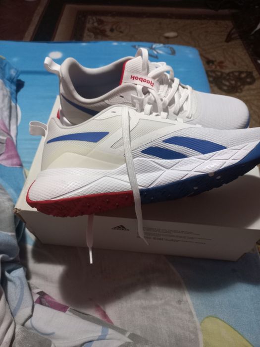 Продам кроссовки Reebok