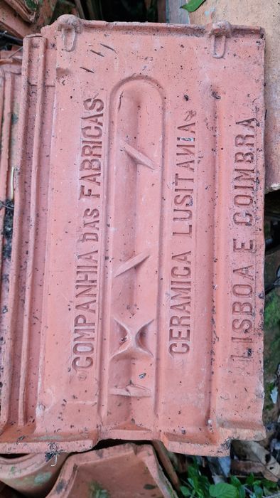 Telha da companhia das fabricas Lusitana