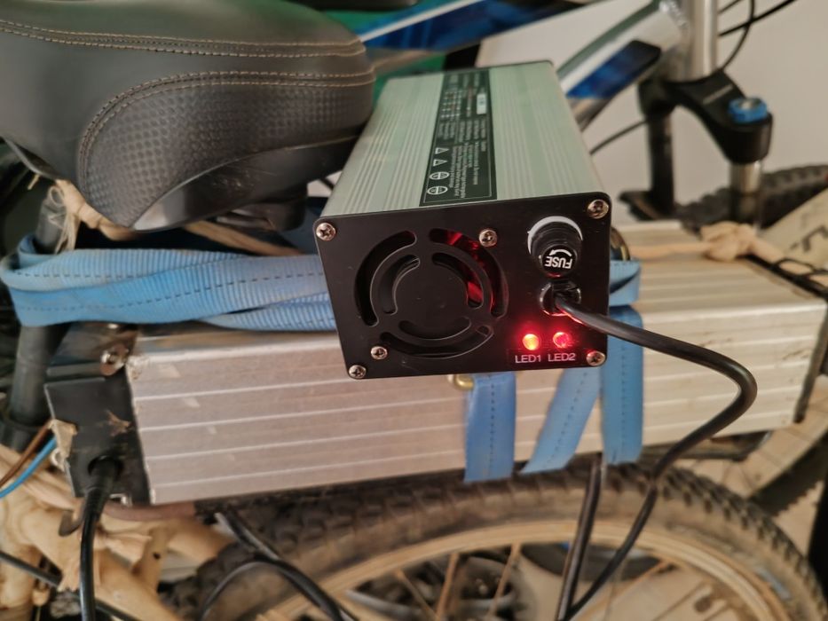 Carregador 84V 3A para Baterias de Lítio – NOVO e na Caixa!