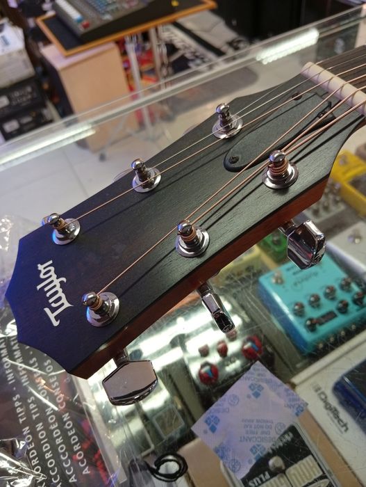 Guitarra Taylor 214ce