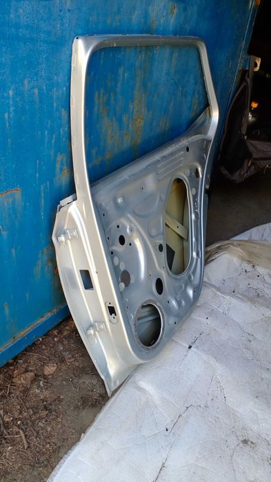 Дверь задняя правая Skoda Fabia 3 Шкода Фабия под ремонт