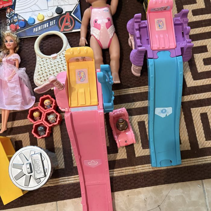 набор разнообразных игрушек