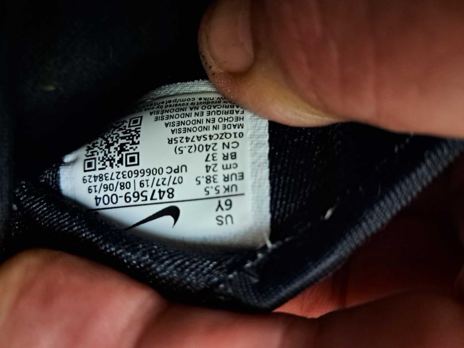 Детские Кроссовки Nike оригинал размер 38.5