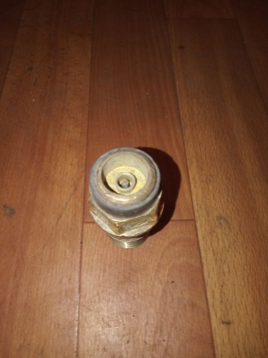 Продам два клапана на газовый баллон