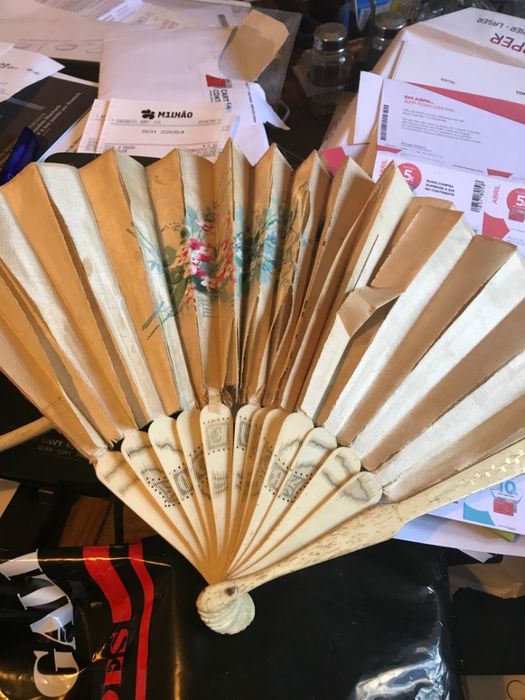 Leques em tecido pintado muito antigos