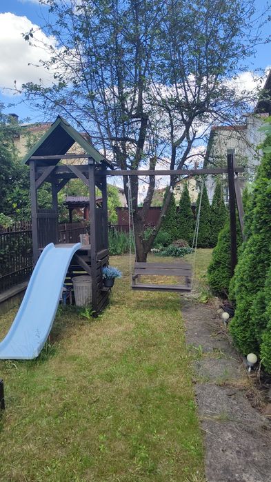 Plac zabaw dla dzieci, zjeżdżalnia, huśtawka