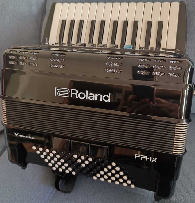 Acordeão Roland FR-1X