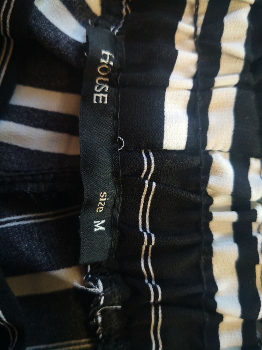 Spodnie w paski czarno białe