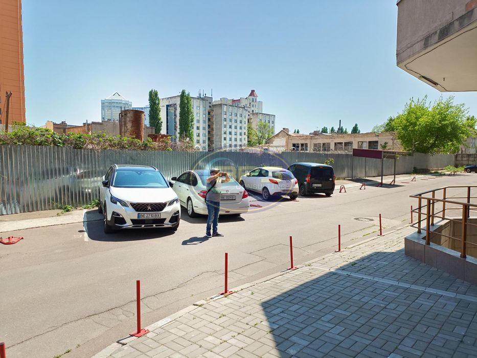 Продаж приміщення Середньофонтанська, 300 м.кв. | 2 входи | паркінг | під бізнес