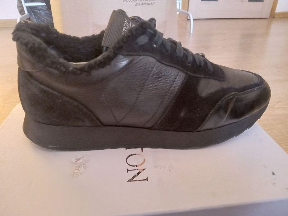 Кроссовки STOKTON.Оригинальные итальянские.Р. 43/44.Цена 2100 грн.